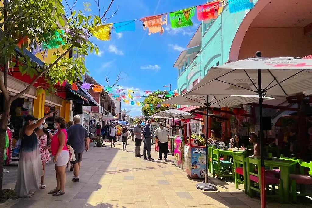 Playa Del Carmen Downtown Studio With Rooftop Pool - Walk To 5Th Ave & The Beach Lägenhet