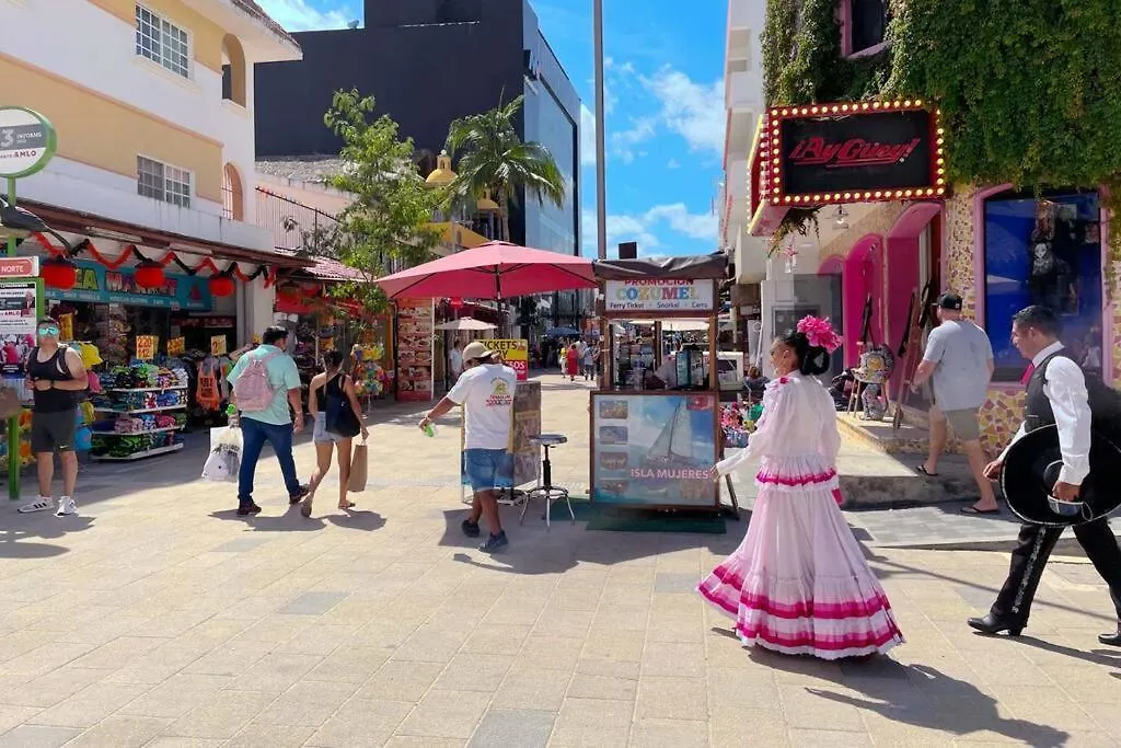 Playa Del Carmen Downtown Studio With Rooftop Pool - Walk To 5Th Ave & The Beach 0*, Playa del Carmen