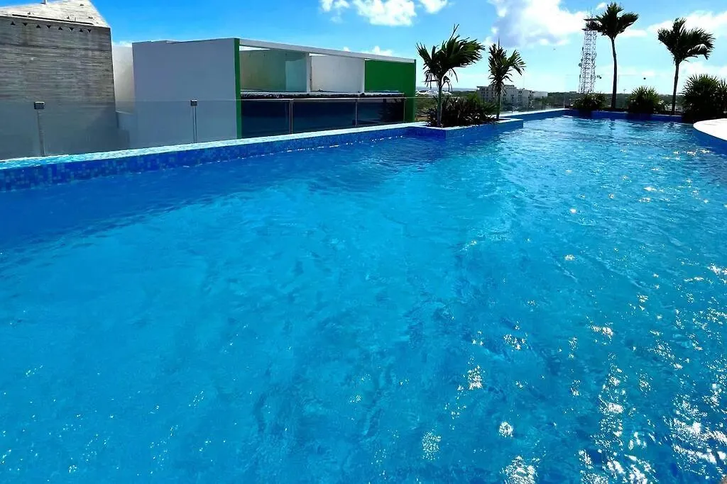 Playa Del Carmen Downtown Studio With Rooftop Pool - Walk To 5Th Ave & The Beach Apartment Playa del Carmen